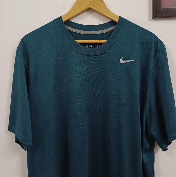 NIKE DARK GREEN DRY FIT AUTHENTIC TSHIRT - Picture 2 of 6